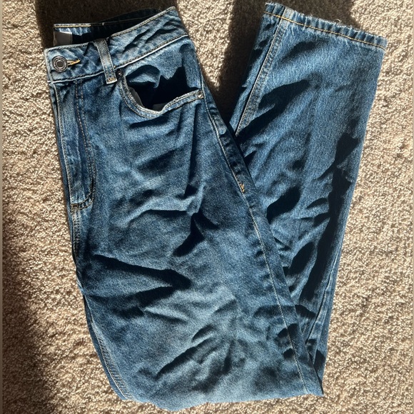 Dynamite “Claudia”, Mom jean, Slight crop, Dark-wash. Size 24! - Picture 1 of 6